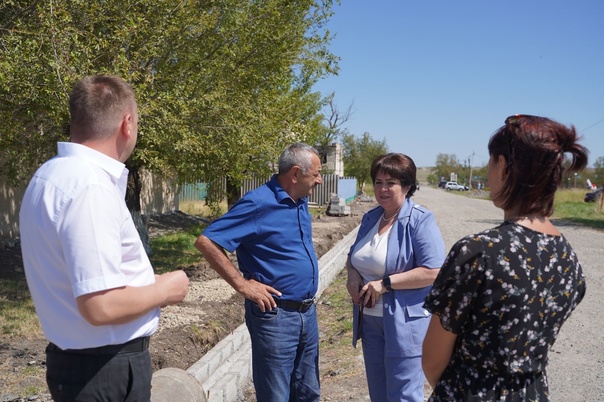 Глава округа посетила  село Водораздел и посмотрела ход выполнения работ.