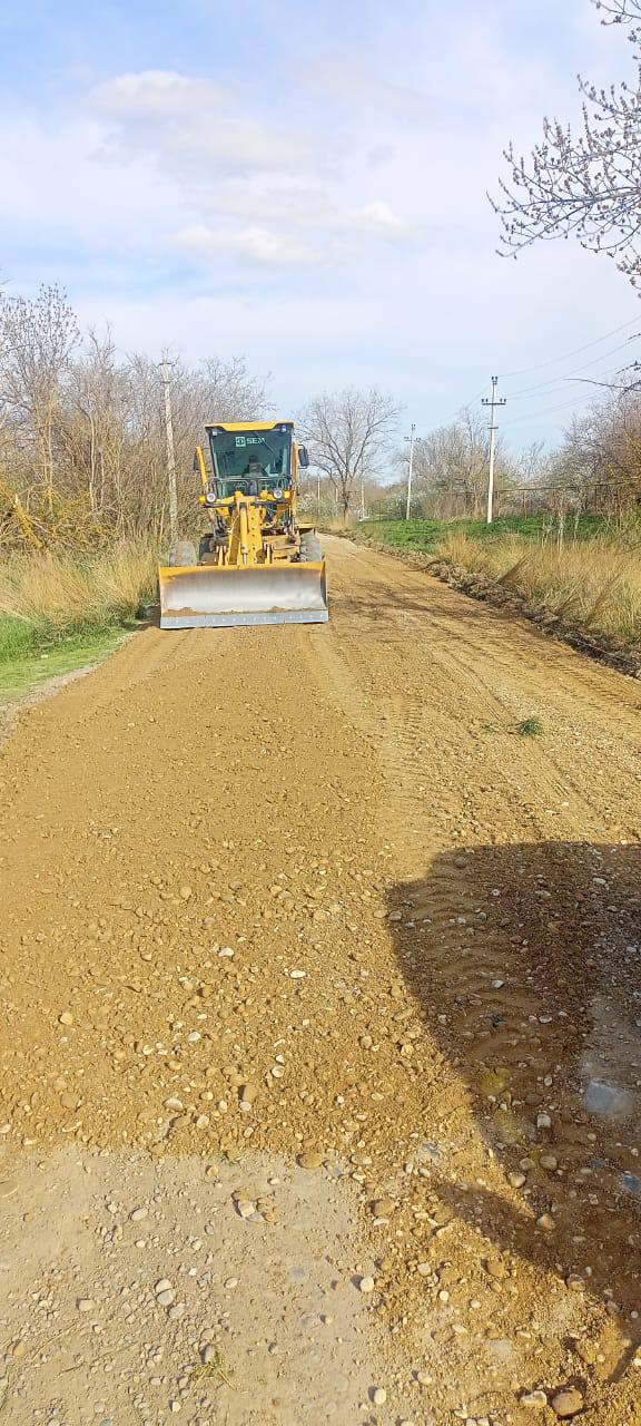 Работы по ремонту автомобильной дороги.