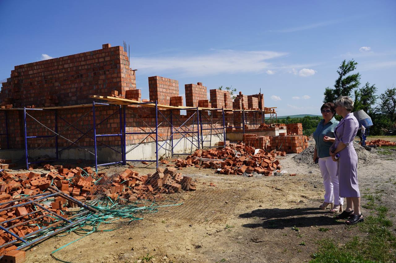 Проинспектировали строительство амбулатории в селе Казинка.