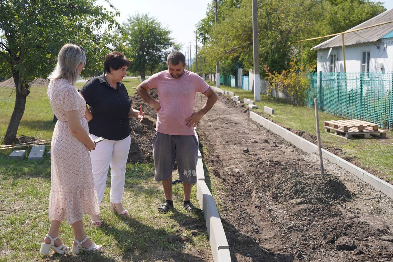 Обустройства тротуара в селе Казинка.