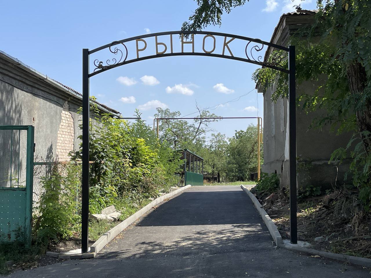 Завершилось обустройство ярмарочной площади в станице Воровсколесской.