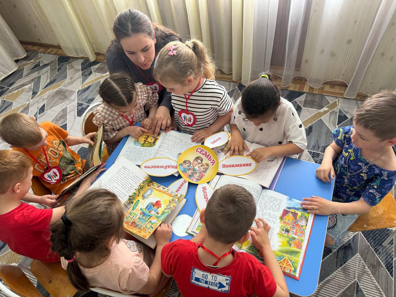 Дружим с книгой всей семьей.
