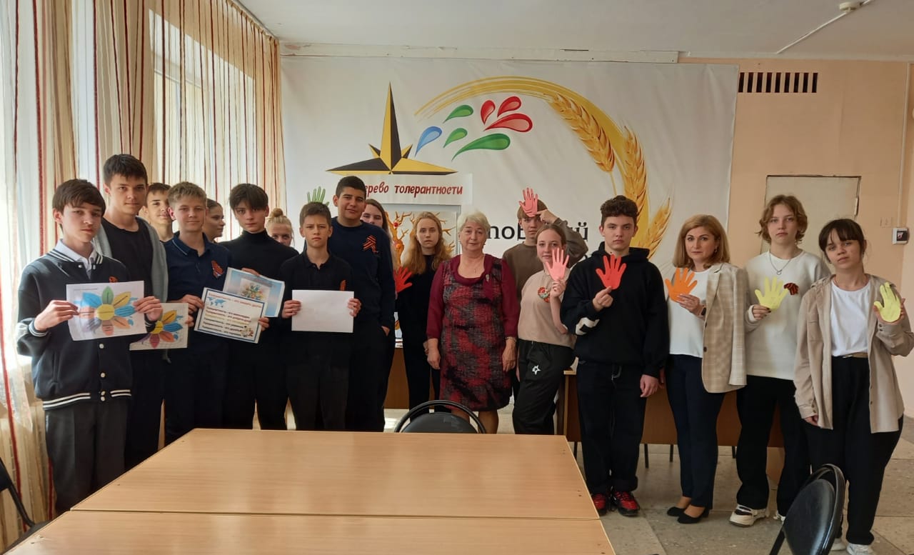 Велик наш край единством всех народов.