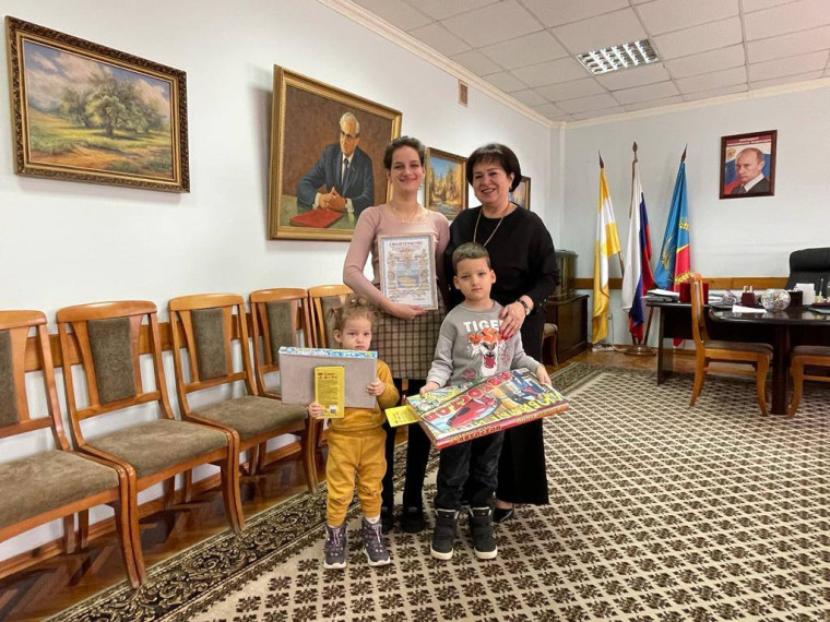 Вручено свидетельство. Вручено свидетельство.