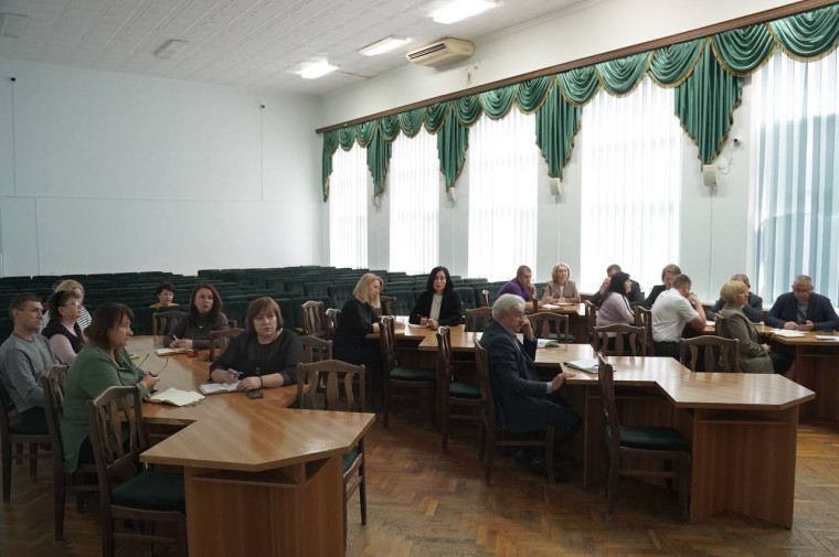 Еженедельная планерка. Еженедельная планерка.