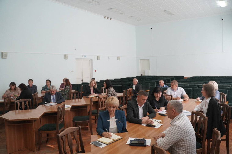 Планерка администрации округа. Планерка администрации округа.