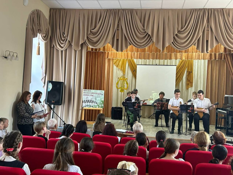 "Весна на клавишах Победы". "Весна на клавишах Победы".